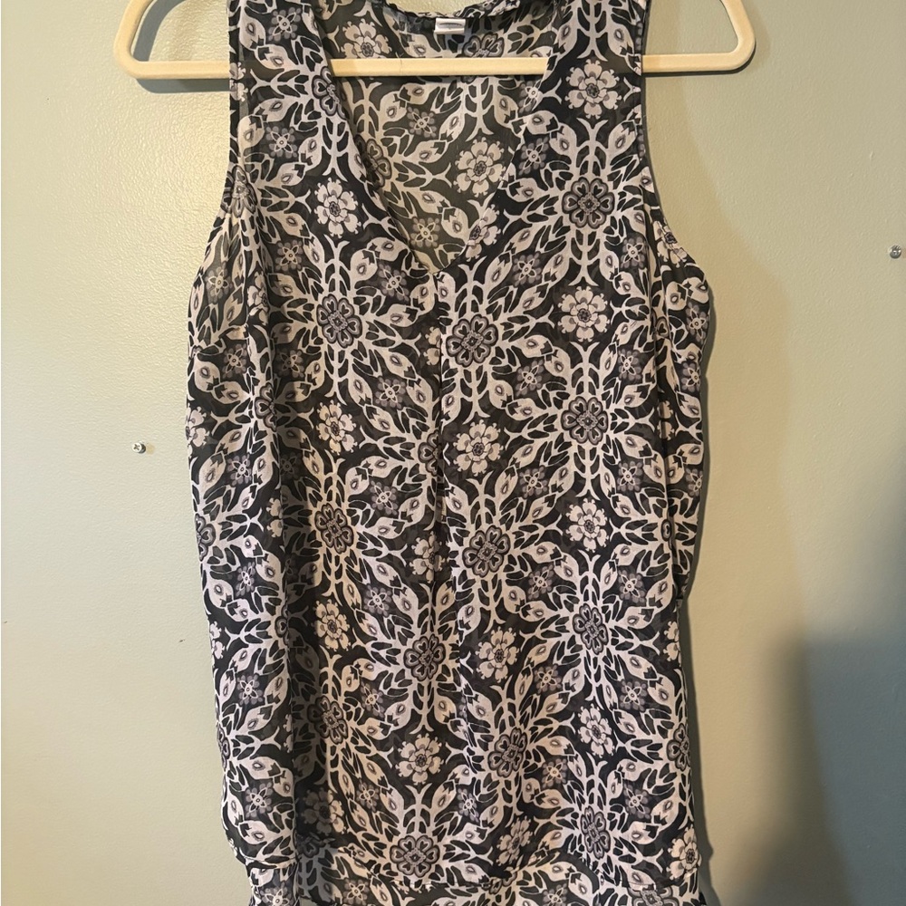 Old Navy Black and White Sleeveless Tank Top